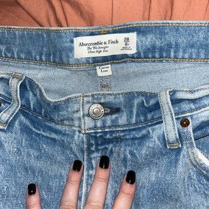 Abercrombie & Fitch Curve Love Ultra High Rise 90s Straight Ripped Jeans